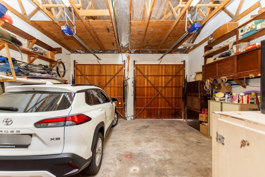 5 Bedroom Property for Sale in Middedorp Western Cape